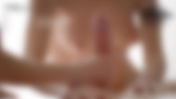 Екранна снимка №10 от филма Масаж на пениса с 4 ръце