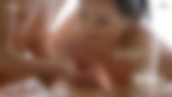 Екранна снимка №11 от филма Масаж на пениса с 4 ръце