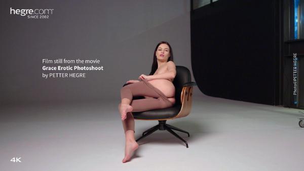 Skärmgrepp #2 från filmen Grace Erotisk fotografering