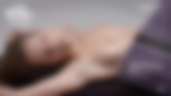 Skærmgreb #12 fra filmen Multipel elektrisk orgasmemassage