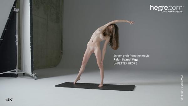 Schermopname #2 uit de film Rylan seksuele yoga