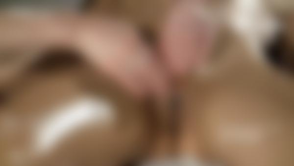 Skærmgreb #9 fra filmen Yoko Yoni Massage